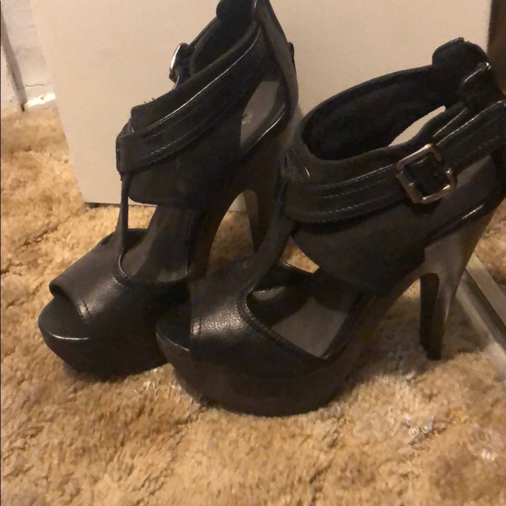 Heels - Picture 1 of 1